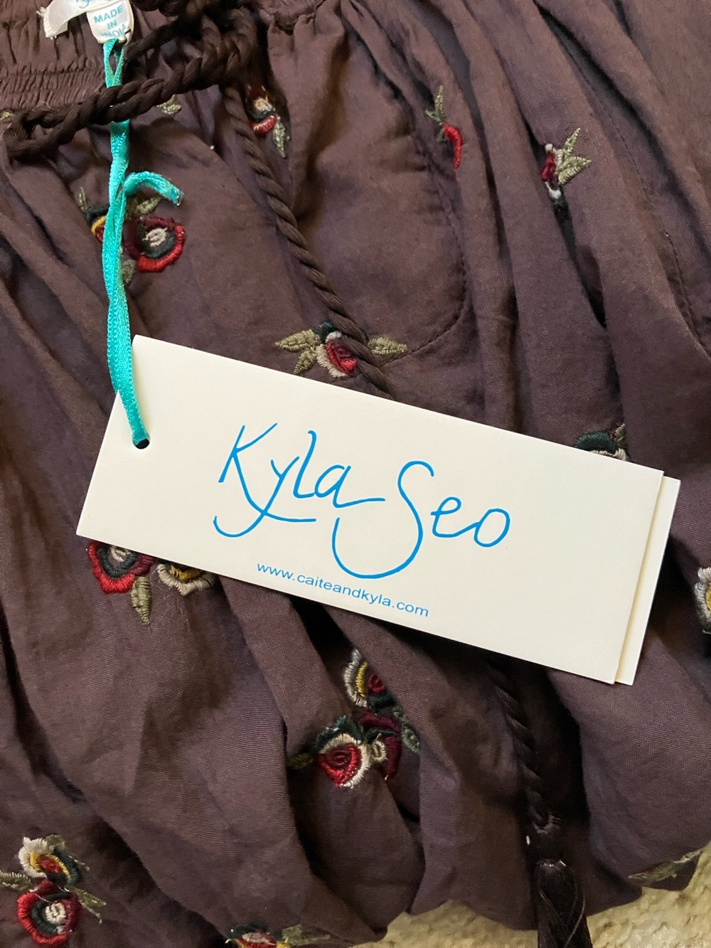 Kyla Seo Women's Brown Embroidered Floral Peasant Blouse - Picture 5 of 9